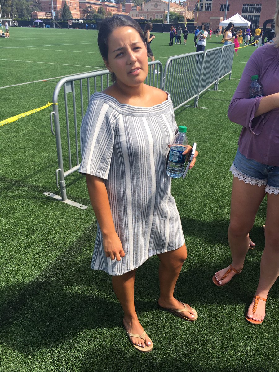 kisskisner's tweet photo. @gabby_bacio wants to know if "She looks orange"- respond in the poll below, v. Important https://t.co/dSLJ9MKOPa