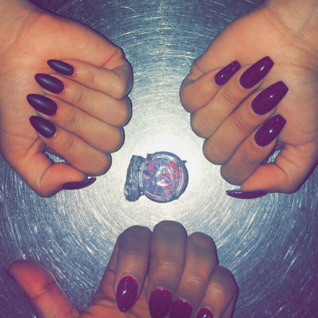 _lanimai's tweet photo. you know its beginning to look like fall when you &amp; all your girls have their nails painted in similar dark shades 😏 https://t.co/QeVQ2Doudl