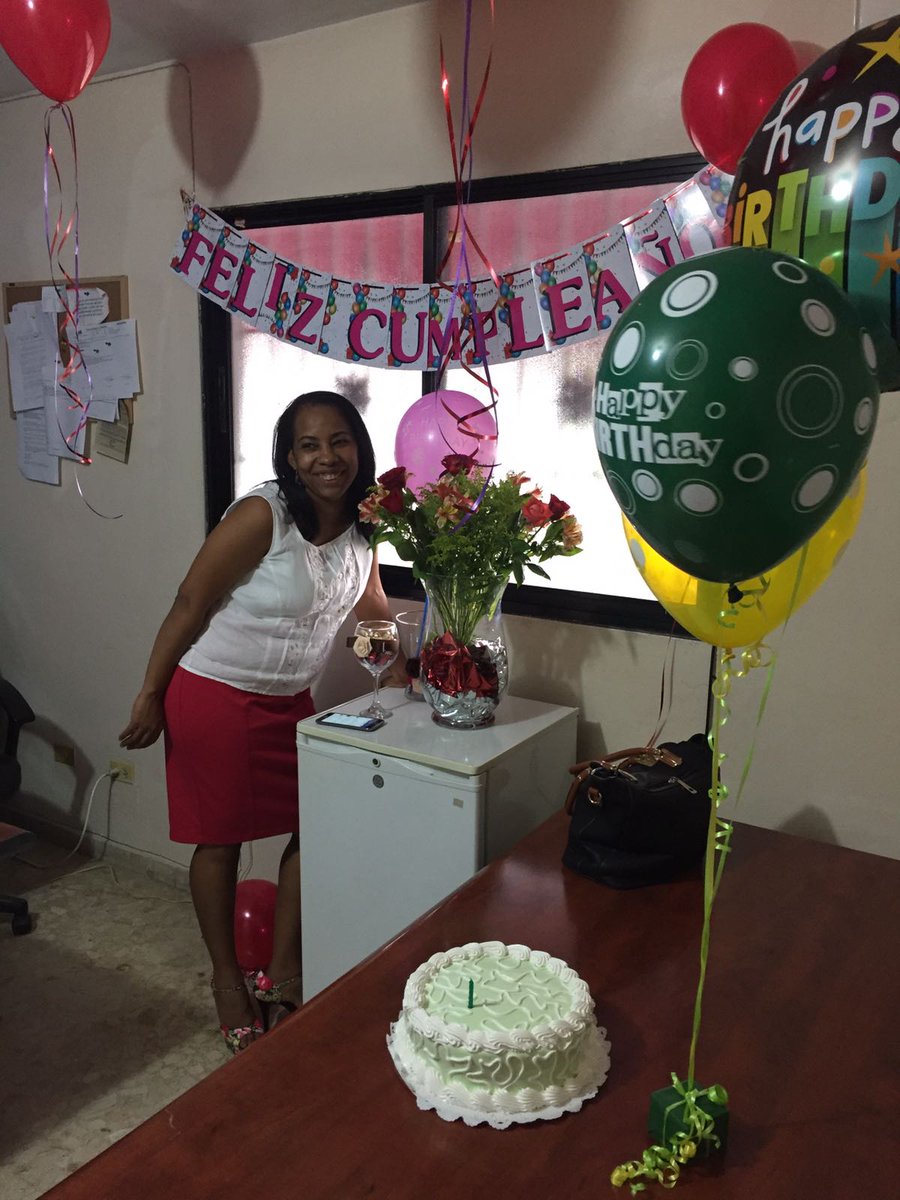 AlexandrapenaRD's tweet photo. Agradecida del Team #ASMSGroup por tan agradable sorpresa. Realmente me sorprendieron. Dios guie ntros pasos🌹🌼🌻❤🎂🎁🎉🎊 https://t.co/gG4cKlrd28