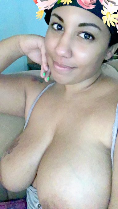 Deep cleaning the house. Snapping simultaneously cause todays  #nsfwsnapchat theme is #titties!!! 💖 https://t<a href="/tag/titties"class="tags"><span>#titties</span></a><a href="/tag/nsfwsnapchat"class="tags"><span>#nsfwsnapchat</span></a>