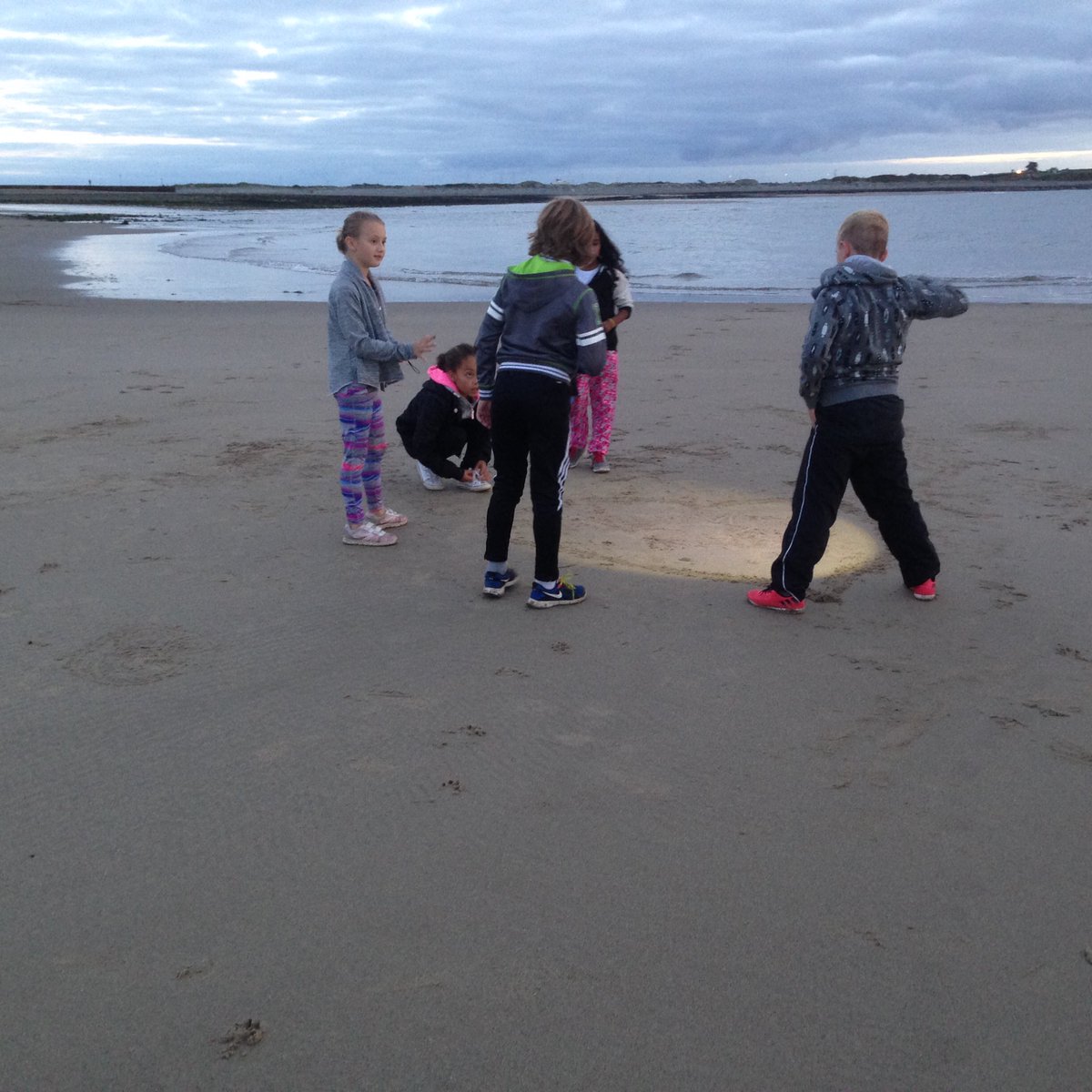 standrewscobham's tweet photo. No ice creams, no amusements. Just the sea, rock pools, creatures to find, sunset to stare at. @cobhamchurch @SASA_PTA @Cobhammums https://t.co/Vdp4eA9dy8
