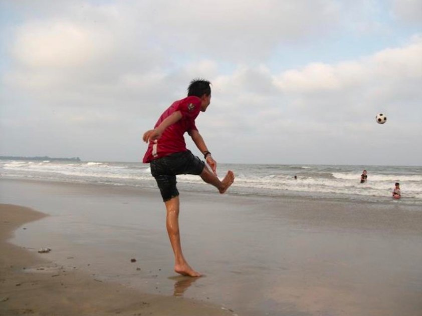 ArtsUnleashed's tweet image. MY STORY photo project exhibition @ ARCAC,  talk/slide show  Tues. Sep. 20, 7 pm. Photo by Buy Gay, at Chaung Tha. msppa.org