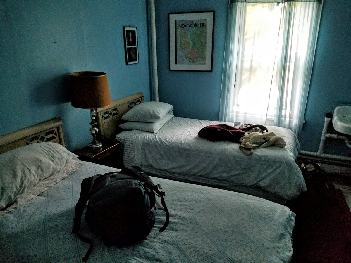 ejimford's tweet photo. My room for the next 5 days https://t.co/zx2omQf2Eu