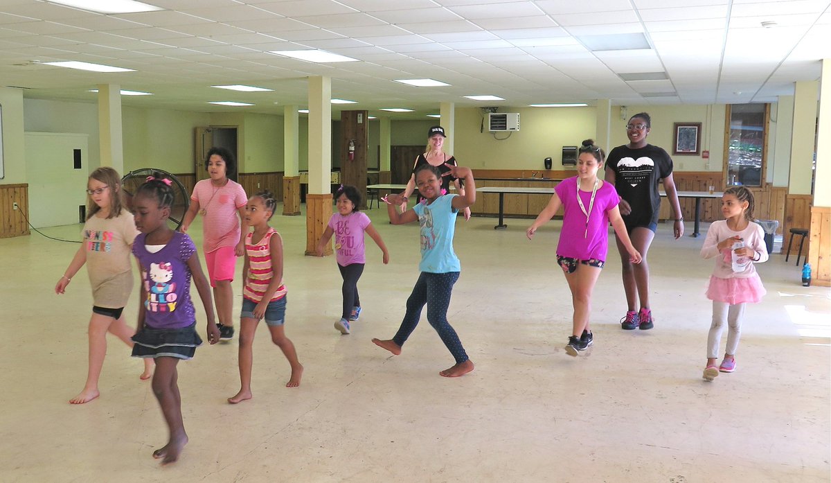 BreannasGift's tweet photo. #breannasgift brings hop & art #campVIP. Camp is for kids with cancer treated #childrensmn. Too fun. Thanks kids. #twincities#dance#art https://t.co/sNA4WurORi