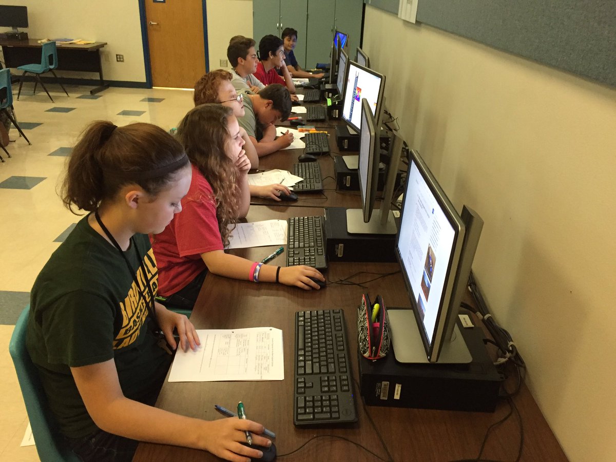 MrBHistorySMS's tweet photo. Internet research on 13 colonies #CelebrateMonday #BISDShines @SMSRaiderNation https://t.co/DMsVFP6jwp