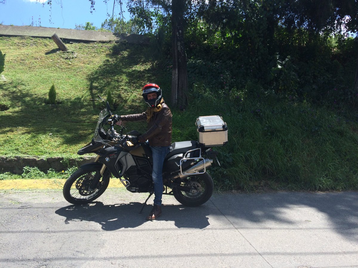 elpatogalindo's tweet photo. Qué buena forma de empezar la semana ! #GS800Adventure #BMWmotorrad en un lunes soleado. Saludos a todos https://t.co/FMbIOb2ehV