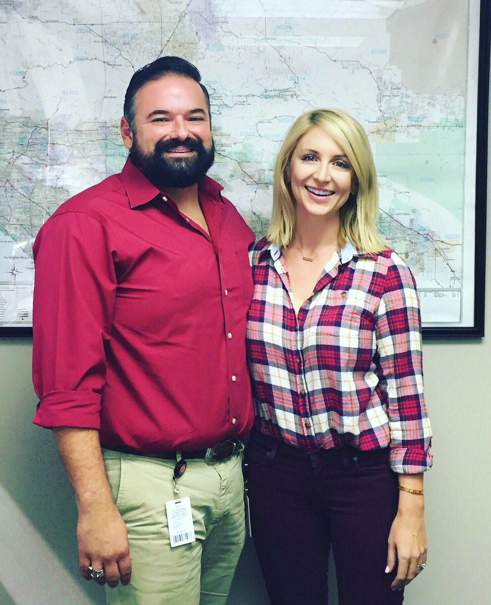One Team One Dream strategy meeting with <a href="/RLS104/">Ray Salinas</a> . G292 and G294 are ready to train our Admins! #ScrappyandDelight
