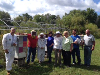 QueenBeeReads tweet media