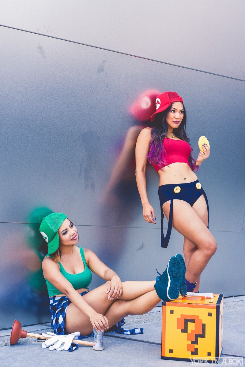 Kaorious's tweet photo. Too lazy to save the princess, waiting for #MarioRunner ๐๐ฎ #Cosplay #Nintendo #SuperMario https://t.co/c3v1zN2Z5Z