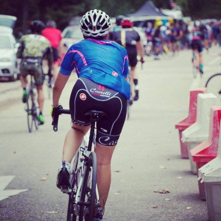 beabarral's tweet photo. #9hdelongchamps #depart #relais #castelli #cycling #BBback https://t.co/dE3XwIUUnR