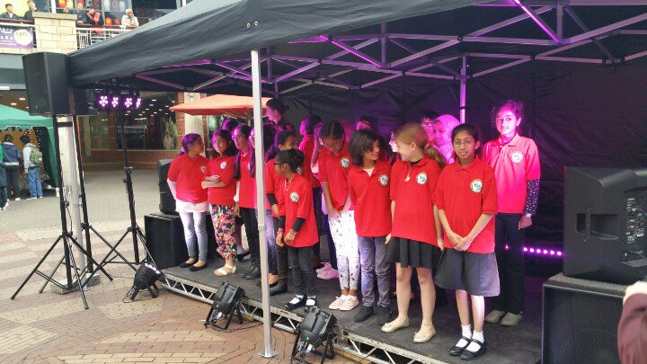 Jamesbwong's tweet photo. Robin Hood School preparing for their song in Mandarin #midautumn2016 #birmingham @simonehaughey https://t.co/q8EYVmPJUl