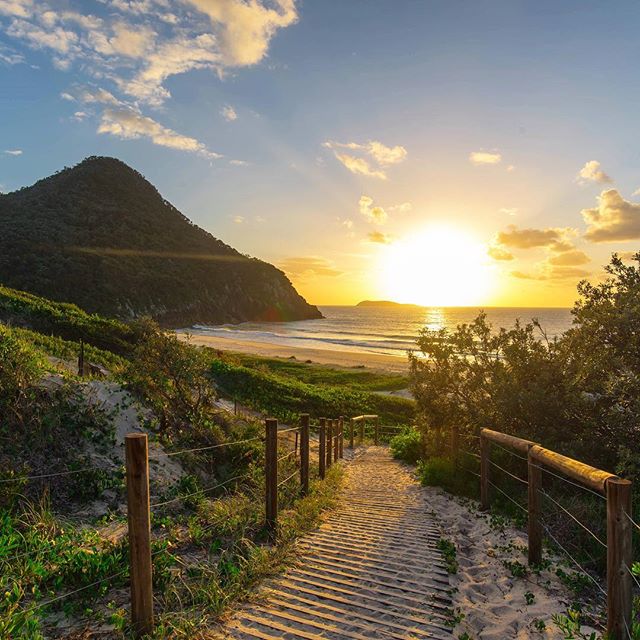 Waves + mountains = "heaven" for <a href="/PaulyVella/">Pauly Vella</a> so #ZenithBeach in <a href="/Port_Stephens/">Port Stephens</a> is his new favourite spot!
