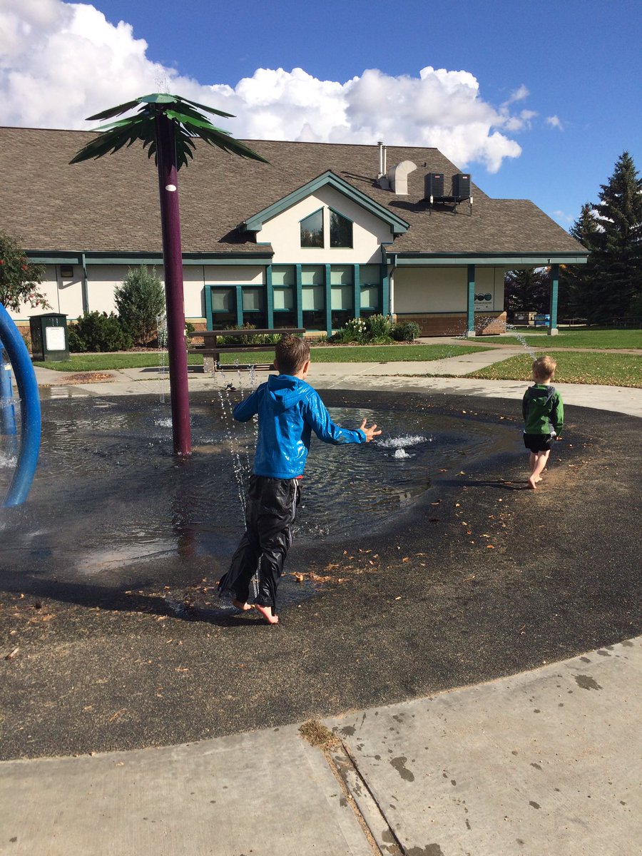 lllaurenA's tweet image. Only my kids enjoy the spray park in September and 14•C. #turnoffthewater