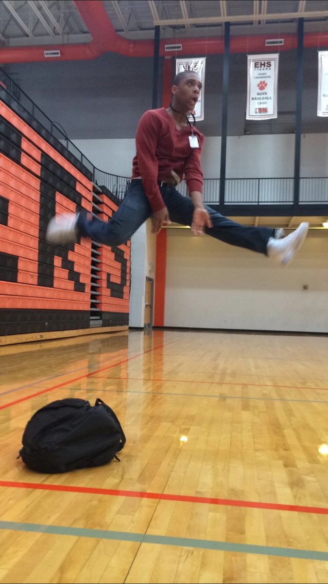 Me at school: Why am I always tired all the time?
Also me at 3 am:🙄🙄