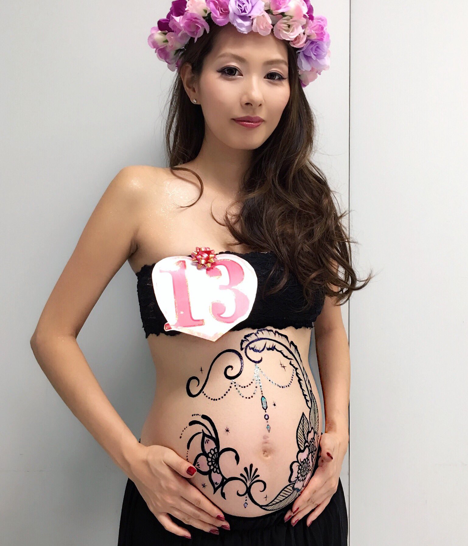 Chigusa 美女モデル 全身ラメでキラキラに ベリーペイント マタニティペイント マタニティアート メイクコンテスト ボディペイント 美女 モデル コンテスト 美女モデル マタニティフォト 花冠 妊婦 プレママ マタニティ 和歌山市