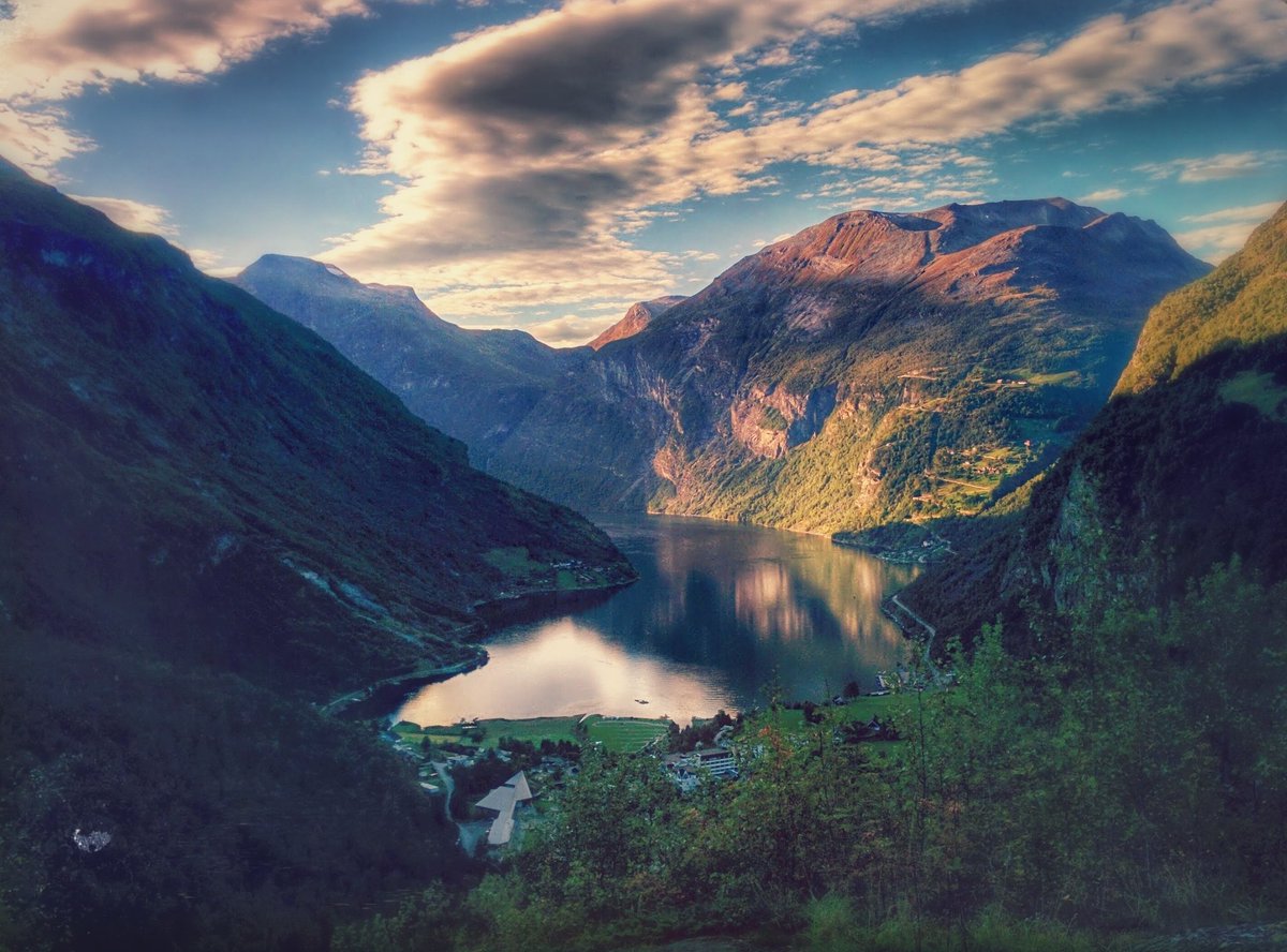 CameraCarryOn's tweet photo. Some have called Geiranger the most #beautiful #fjord in #Norway. What do you think? #travel https://t.co/8GAylZFrIu