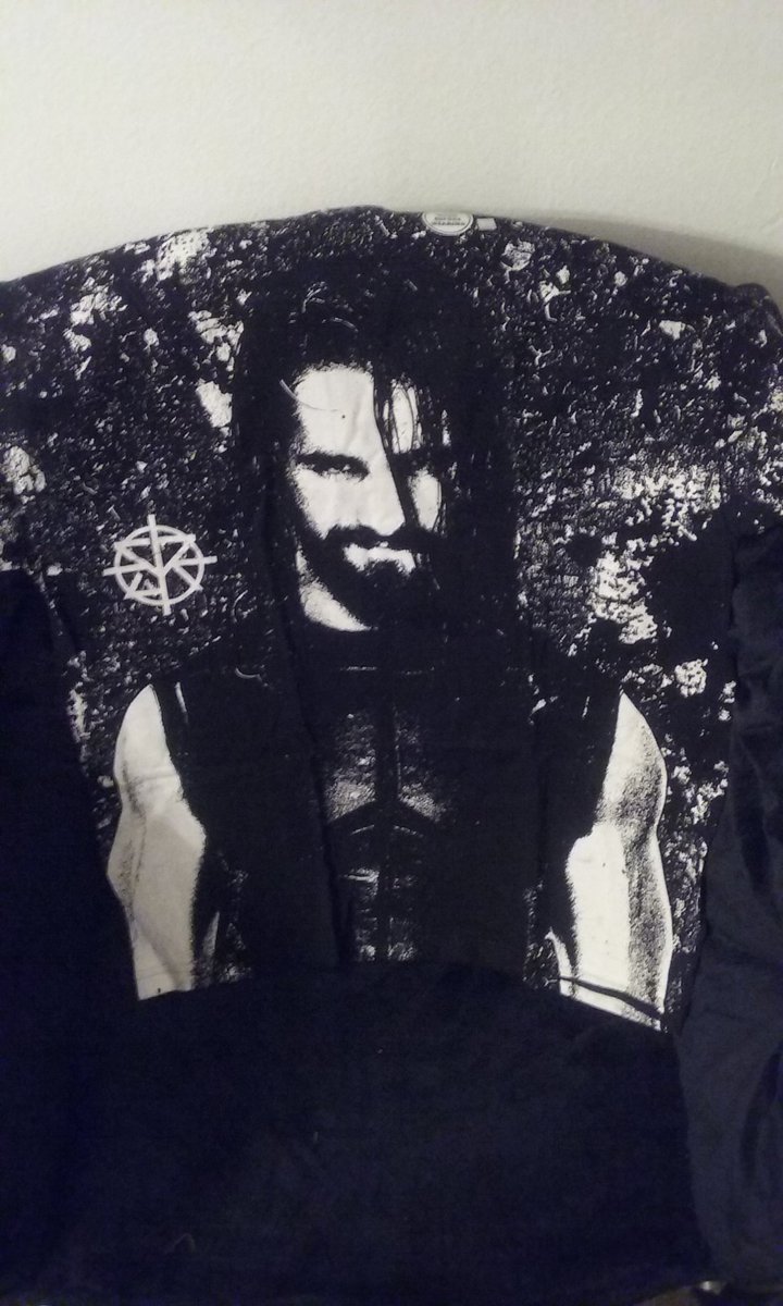 xGamersUnitedx's tweet photo. Look what came in the mail! Looks so good I don't want to wear it lol @WWERollins #TheMan #FutureUniversalChamp https://t.co/oNuGrAZBNV