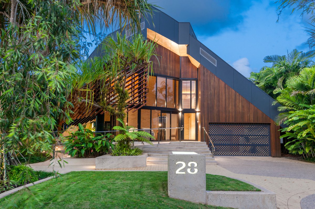 PinkCo1's tweet image. Stunning home in a superb location realestateportdouglas.com/property/detai….. check this video to really get a feel for the location vimeo.com/183286976