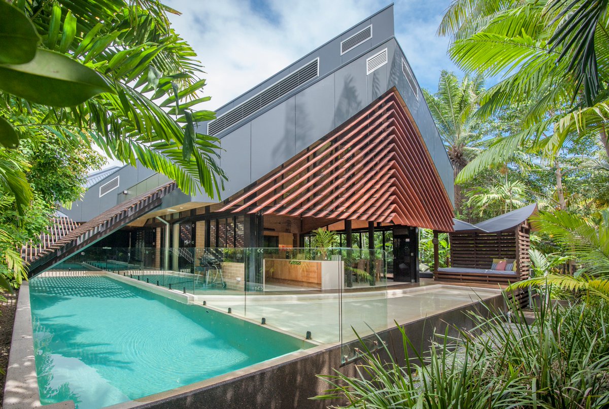 PinkCo1's tweet image. Stunning home in a superb location realestateportdouglas.com/property/detai….. check this video to really get a feel for the location vimeo.com/183286976