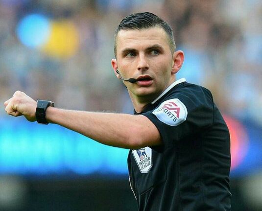 AIS_TRK's tweet photo. Michael oliver menjadi wasit di pertandingan melawan chelsea sabtu ini #COYG https://t.co/fJ00iOuoCR