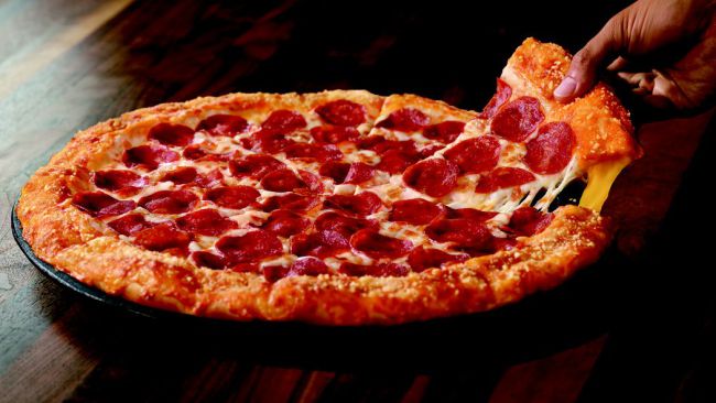 BuzzFlavor's tweet photo. Pizza Hut Debuts Grilled Cheese Stuffed Crust Pizza &amp; It’s The Only Thing I Can... - https://t.co/hmWHQlVWf9 https://t.co/vH2vtNa40W