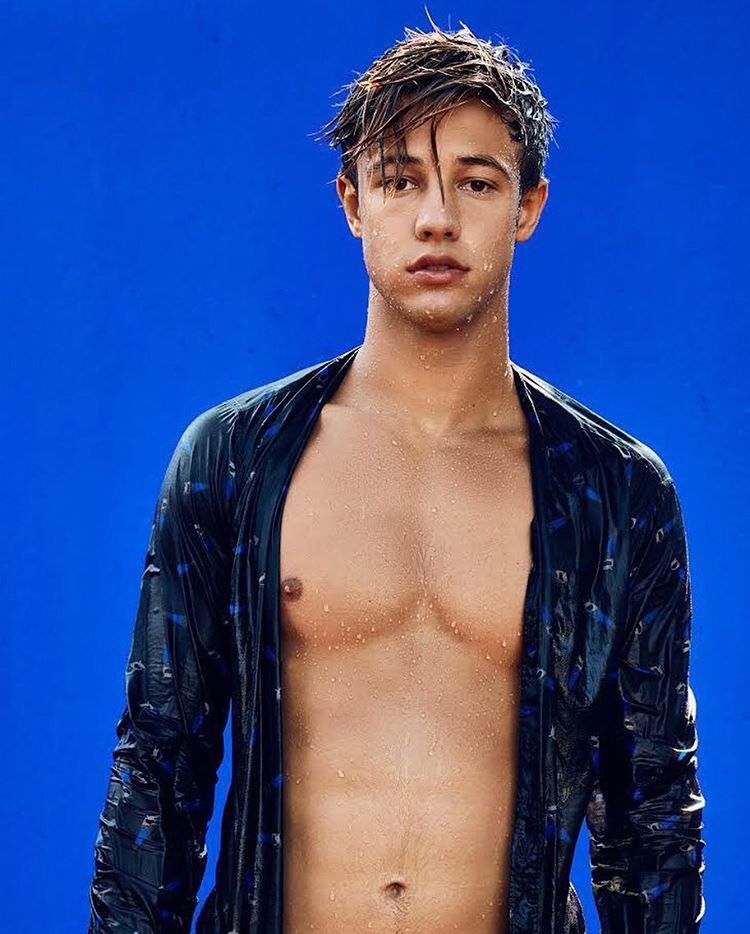 Check out these new photos of Cameron Dallas for @FlauntMagazine. 