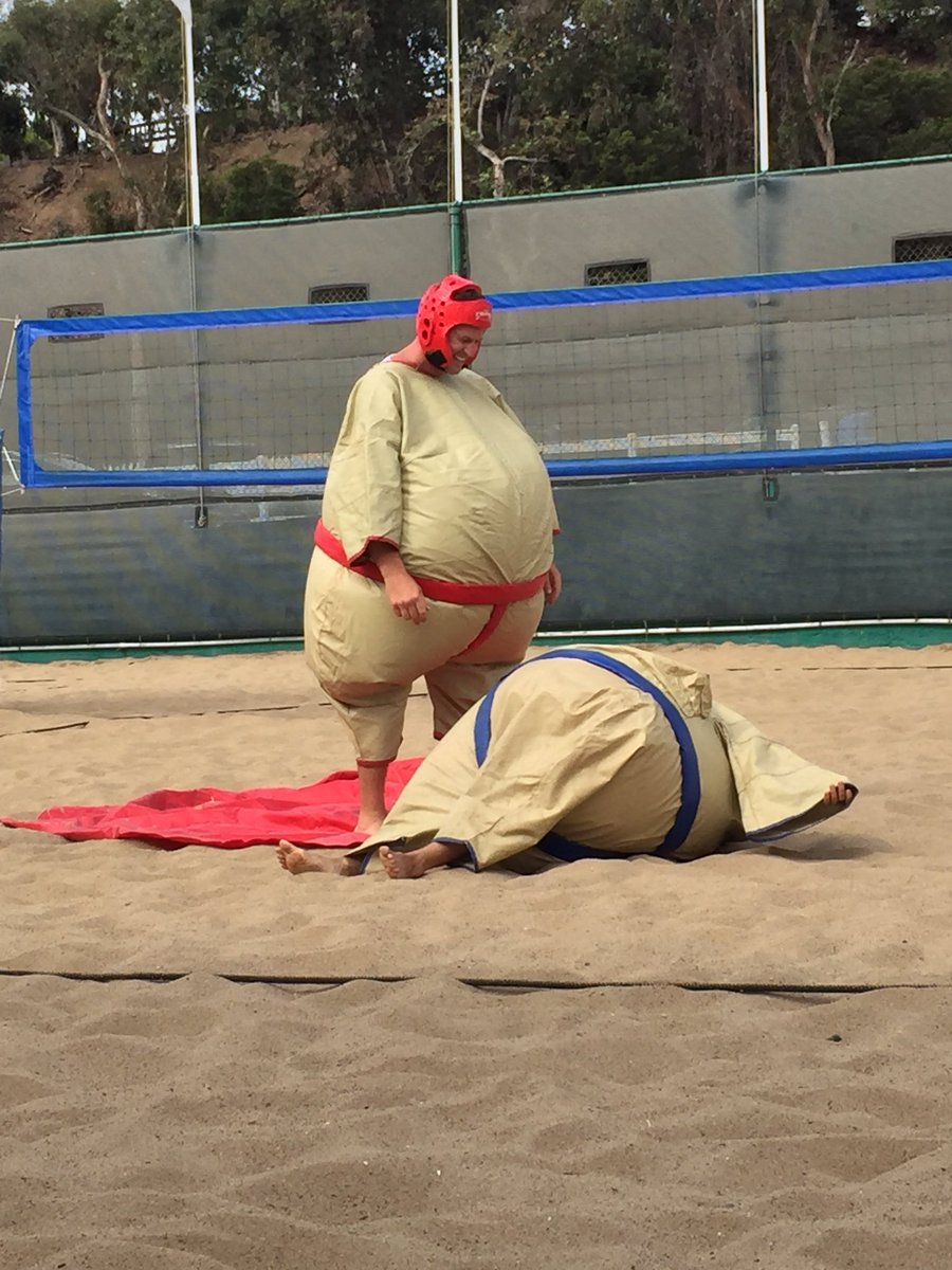 officialLACRA's tweet photo. Sumo challenge at the #LACRA #BrokerChallenge2016! #CRE https://t.co/8voCyb1V05