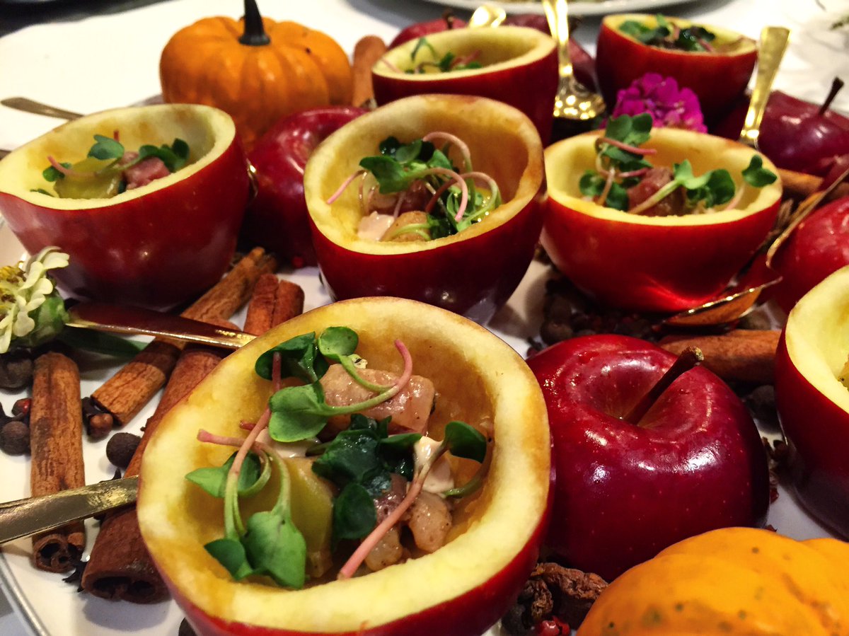NorthEndGrill's tweet photo. Scenes from tonight's #AutumnHarvestDinner #spiced duck &amp; apple #horsdoeuvres 🍎🍂🍁🍎 #AHD2016 #eeeeeats #yum #dinner #events https://t.co/wnrE6vWB7n