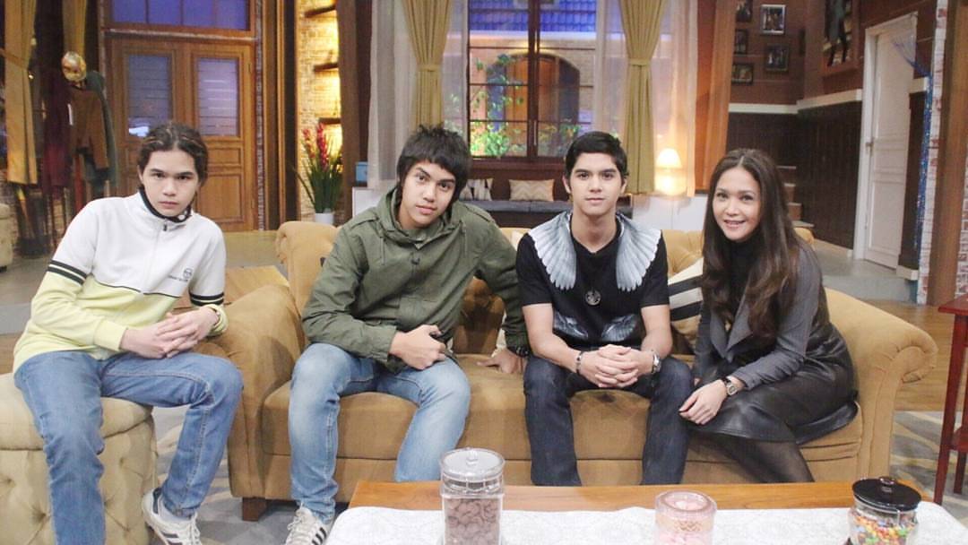 Ini Talk Show <a href="/MAIAsangJUARA/">MAIA ESTIANTY THE QUEEN</a> <a href="/AlKohler7/">Al Ghazali Köhler</a> <a href="/El8Rumi/">EL Rumi</a> <a href="/AhmadAbdulQodir/">Dul Jaelani</a>