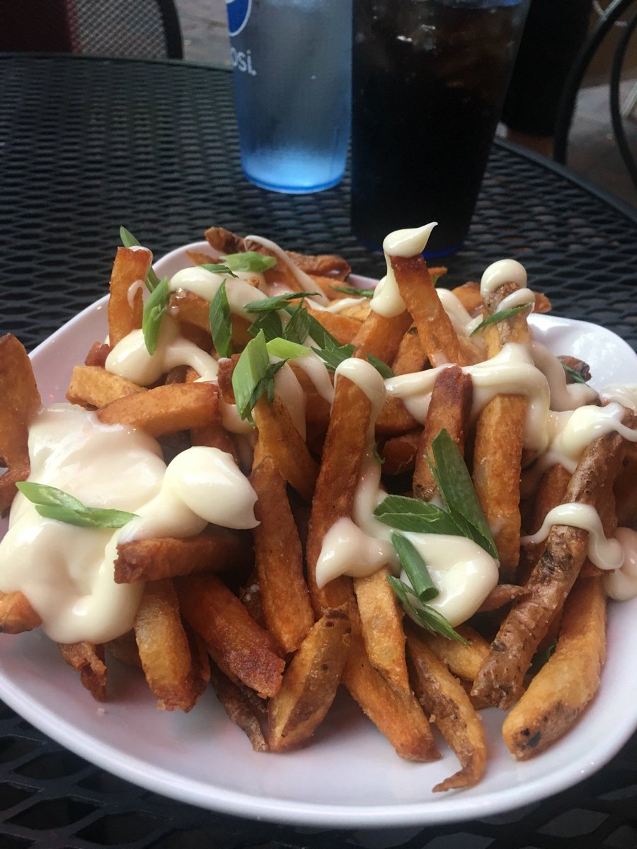 Treat yo-self. (That's white truffle, not mayo.) (at <a href="/Wingharts/">Winghart's</a> Burger And Whiskey Bar) swarmapp.com/c/8pykWBM0uDE