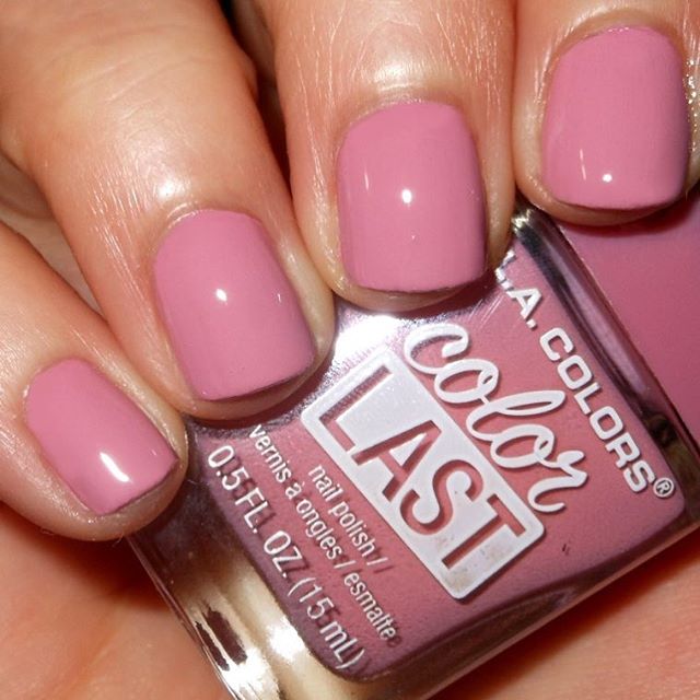 LAColorsusa's tweet photo. Nails by @imperfectpaint  using the Color Last Nail Polish in 'Infinite'. Available at @Walmart 💅 #lacolorscosmetics #ColorLast https://t.co/7luyVJrnJc
