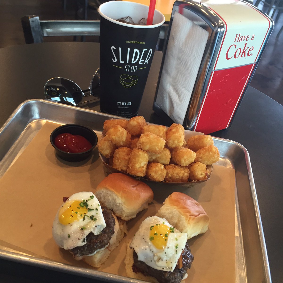 cBlonde357's tweet photo. ... yes, I need that while waiting 4 #LARain #sliderstop #RedondoBeach #LosAngeles https://t.co/RIChSxEhOq