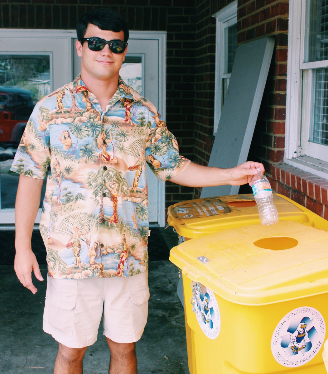 VoteRhettVeal's tweet photo. @VoteRhettVeal because he recycles!! #keeptheworldclean https://t.co/RtGY73Uqyr