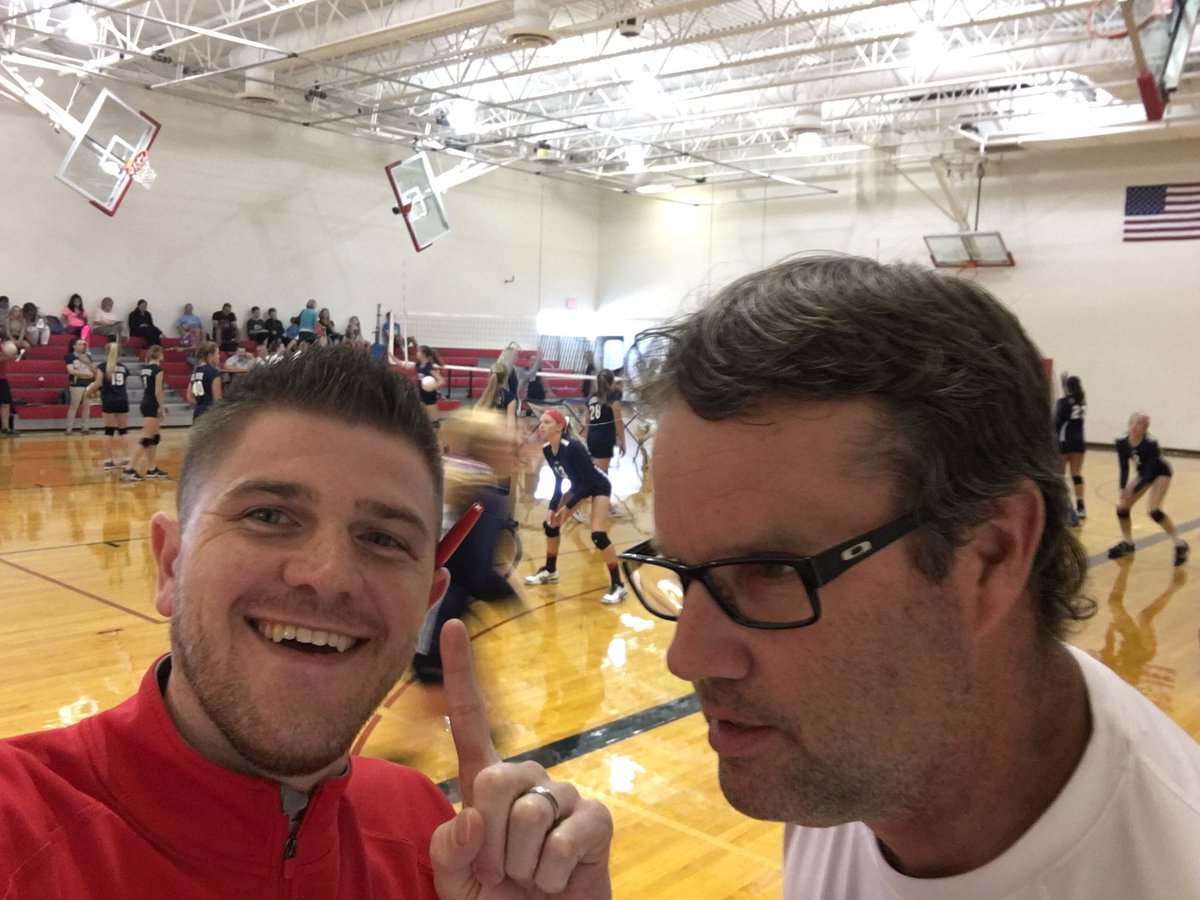 TitanHoops160's tweet photo. Coaches Team was putting in some major "Fan Club Challenge" Work today!!! #CoachesSupport https://t.co/uRMZdUjySh