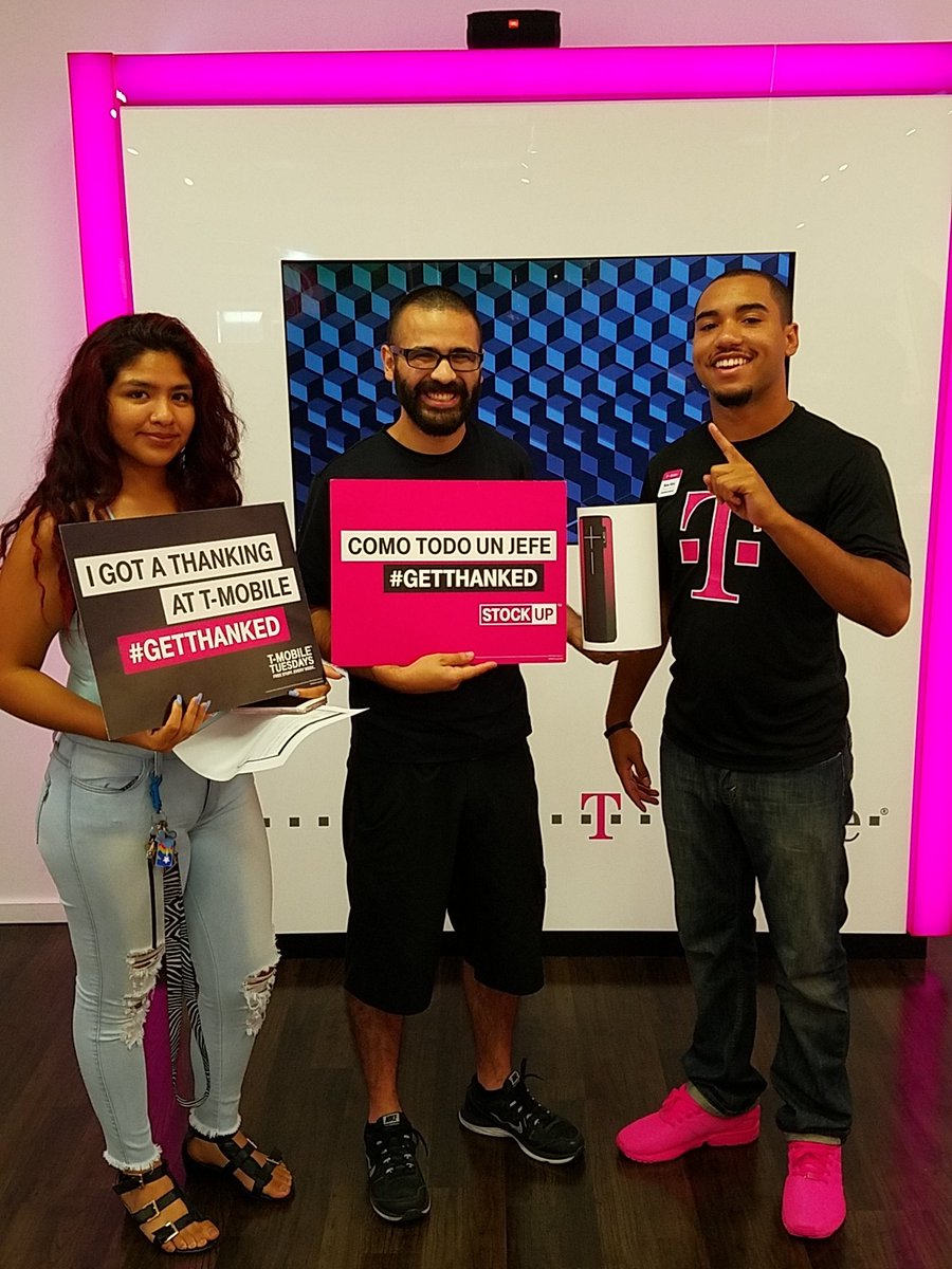 MobileRich1's tweet photo. When you love magenta so much you buy the speaker #Getthanked #UEmegaBOOM #magenta https://t.co/NNfy7OT6Gd
