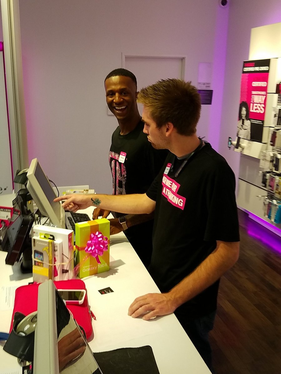 MobileRich1's tweet photo. # seriousFUN here at sunrise mall come get your tablet on us!! https://t.co/nPXBY8lNzR