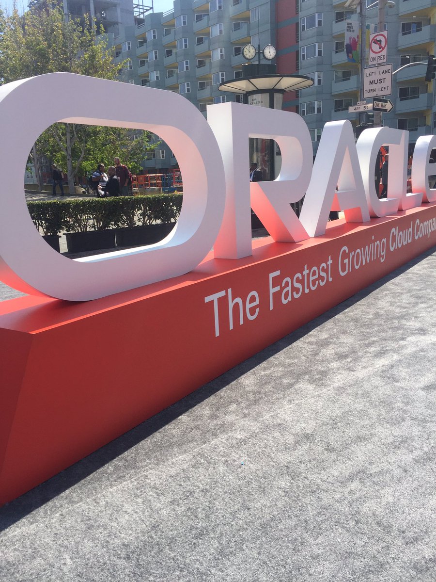 lisahendron's tweet photo. What geeks get excited about #OracleOpenWorld https://t.co/3vPbsAAXvO