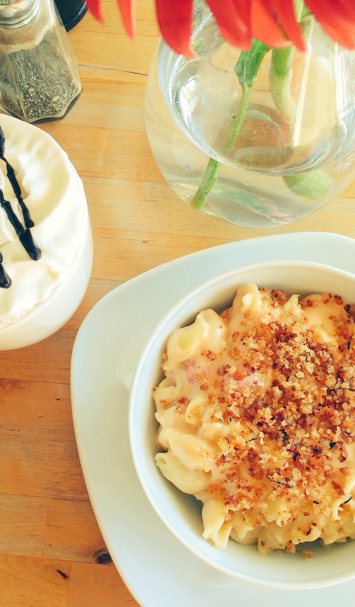 Lunch was great! Can't go wrong with #MacNCheeseMonday <a href="/tangerineregina/">Tangerine Food Bar</a>. Oh, and a s'mores latte! #YQR