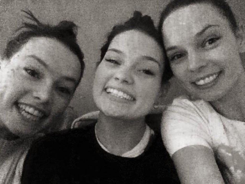Poppy-sophia ridley على تويتر: "Poppy, kika and Daisy Ridley posted