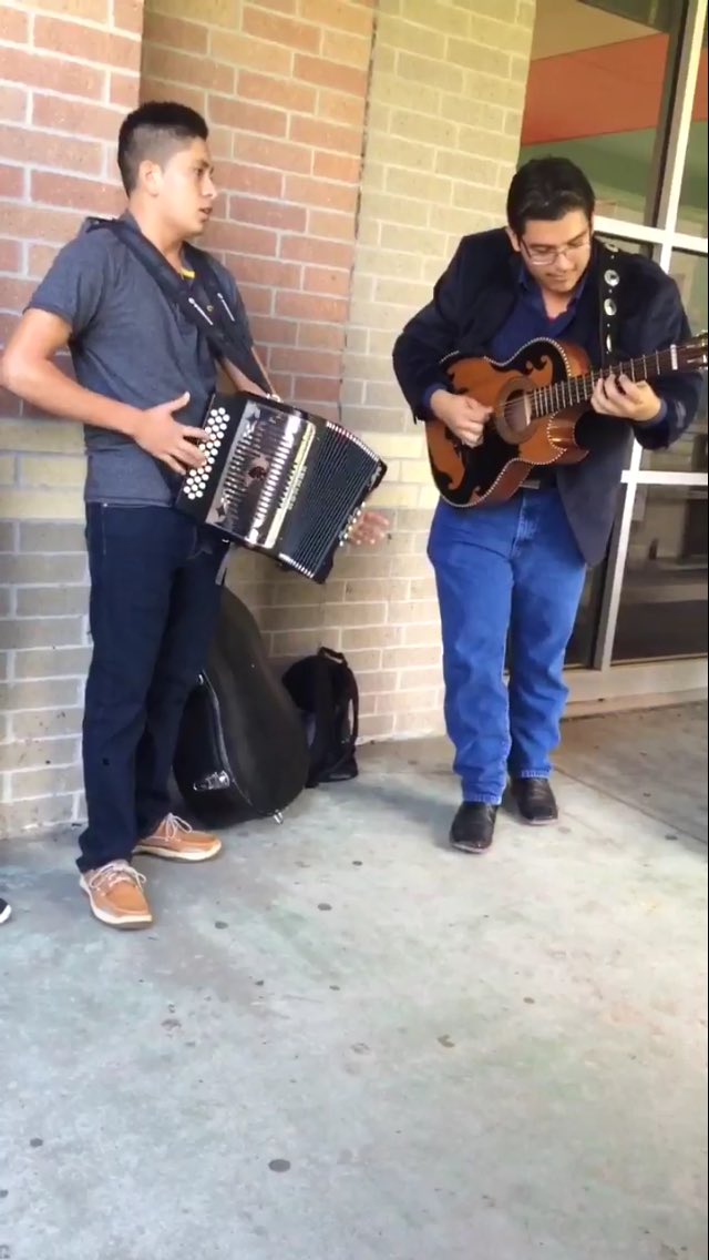 carlitossweyy's tweet photo. Sums up Chavez so far this year #onlyatchavez https://t.co/e0BnPF9535
