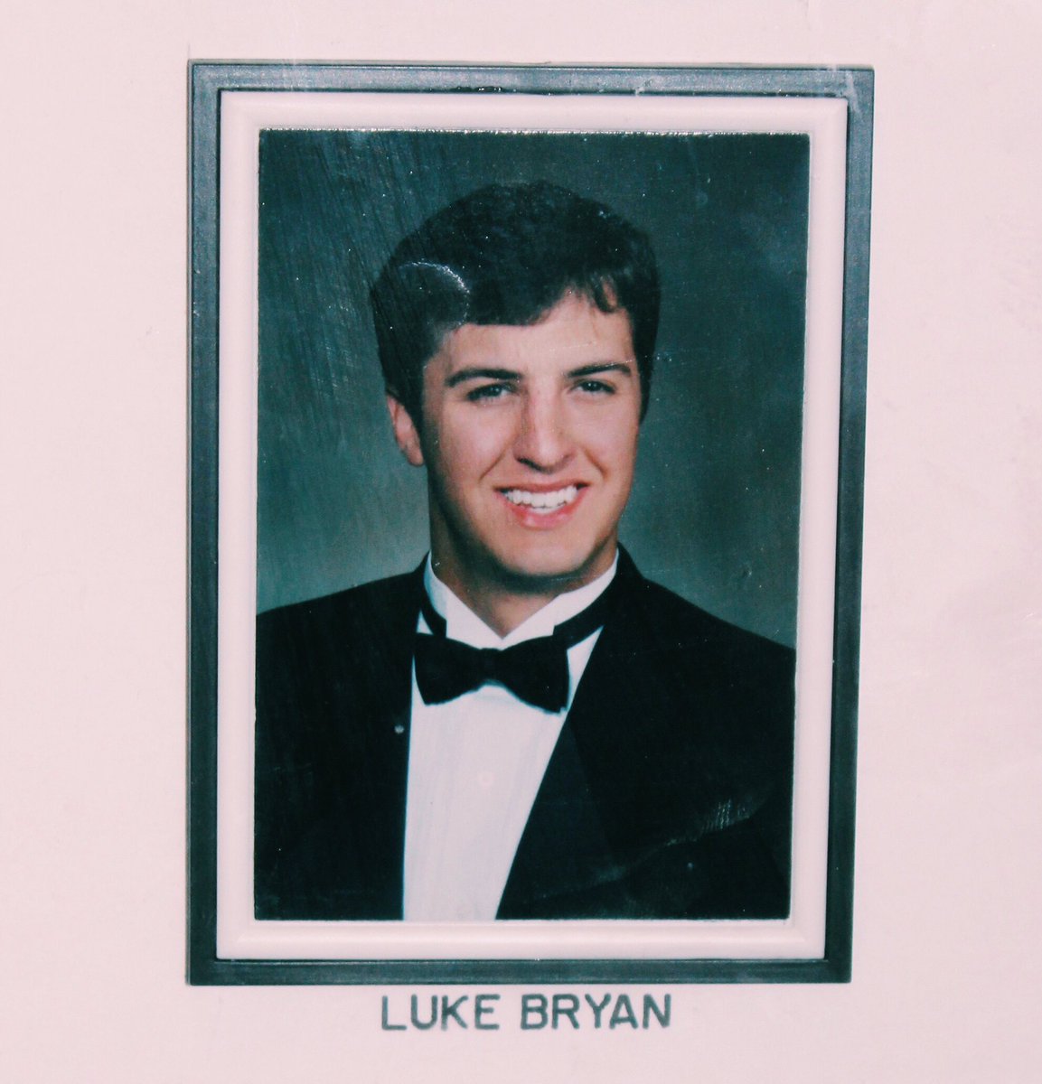VoteRhettVeal's tweet photo. @VoteRhettVeal because he's got fraternity brothers like @coleswindell and @LukeBryanOnline supporting him! https://t.co/0KtsoN9GQ6