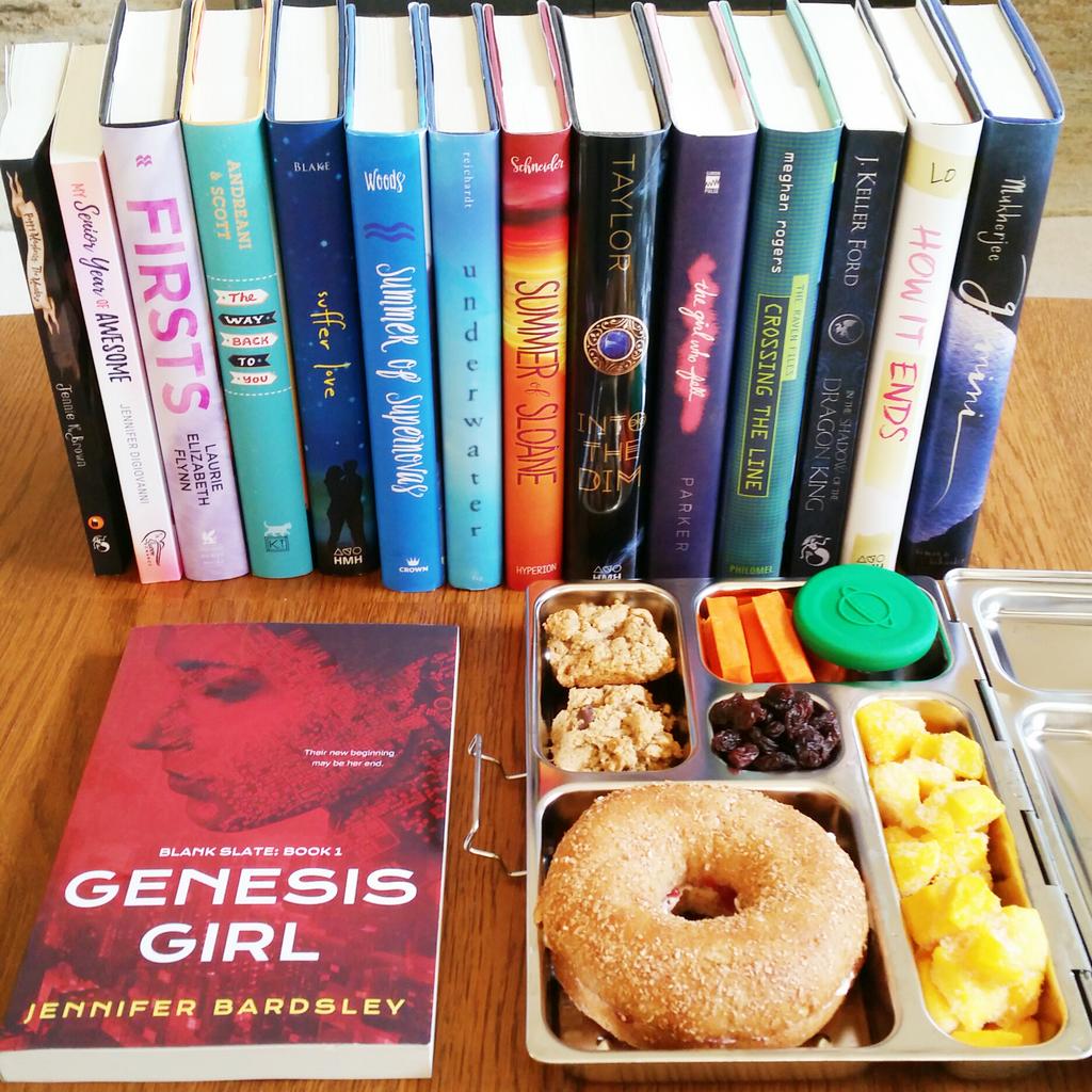 JennBardsley's tweet photo. Lunch with the @SixteentoRead ladies! #yalit #yabooks @TheSweet16s  @planetbox https://t.co/RPYjFMsK34