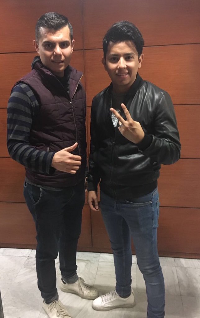LiberoOficial's tweet photo. Muchas gracias a nuestros amigos de @extasis1530 por la invitación🎙🎶 Todo muy cool ✌🏼️👍🏼 https://t.co/h84bIK45qU