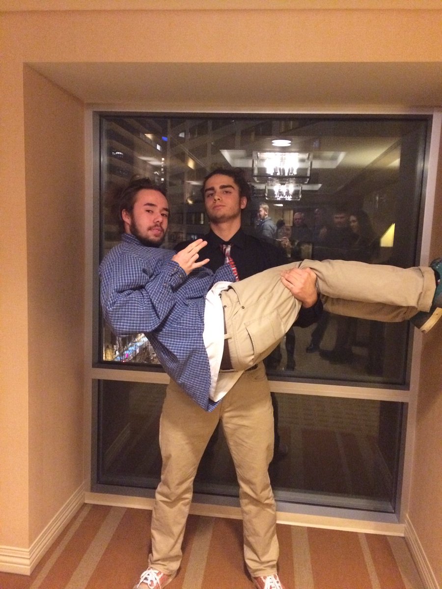 BuddyParks5's tweet photo. @benjamin_trevor happy birthday fatty https://t.co/XU0KzGQ49T