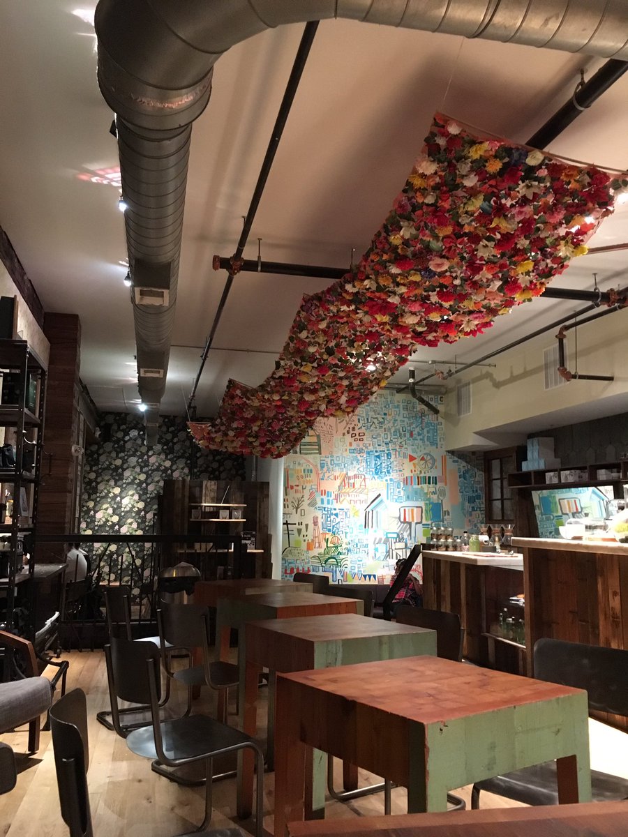 kristy808's tweet photo. Dayum @ElixrCoffee when'd you get so pretty? Wish you would stay open later though. #philly #cafes @ #night https://t.co/1urpsFxlNl