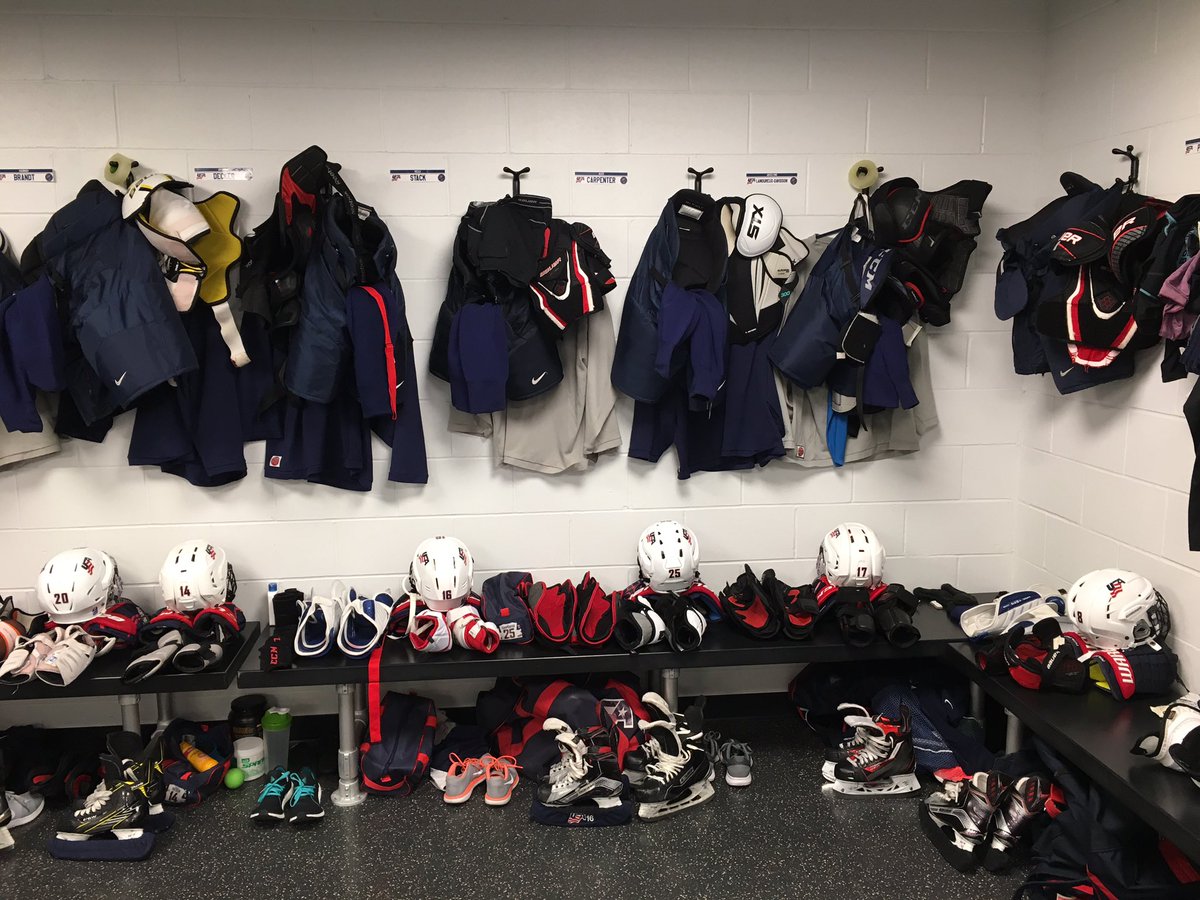lpuck10's tweet photo. Always an honor to be at a @usahockey camp. #WNTCamp #tightlockerroom https://t.co/GHXWepYbT7