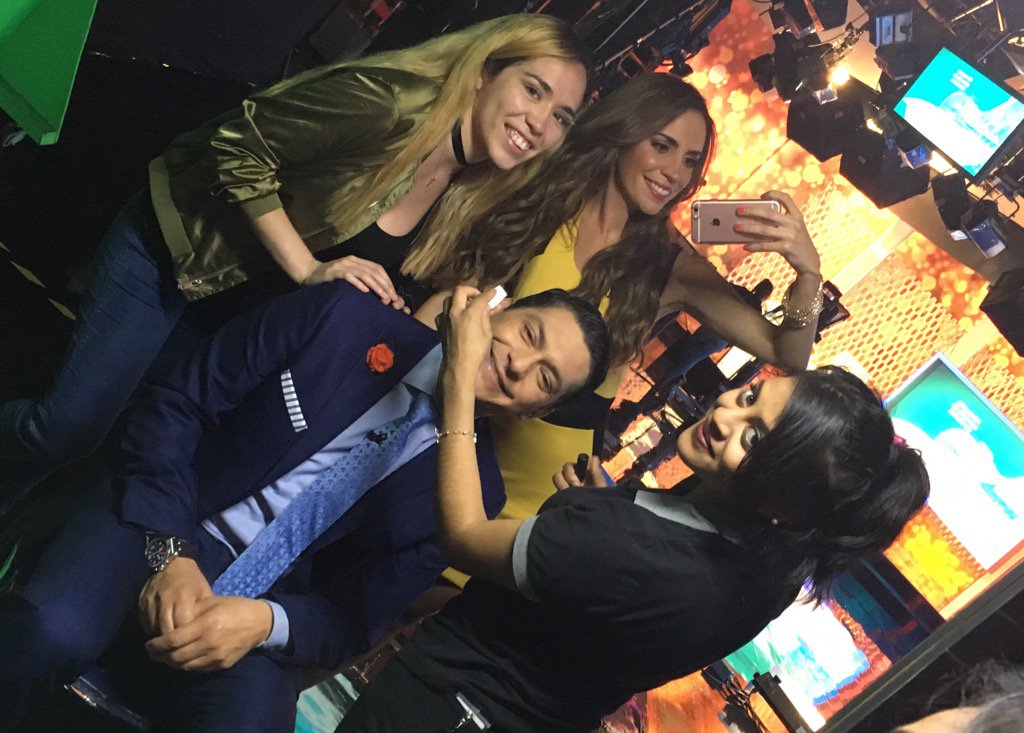 LizLombo's tweet photo. Una manita de gato para mi @JuanBarraganMX 😘😘🙈😅 @gbybela https://t.co/4H6izAohSb