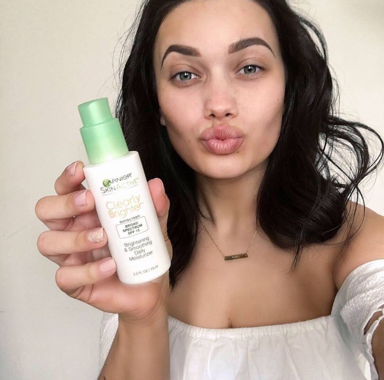 garnierUSA's tweet photo. Get that #glow, girl! β¨β¨ #ClearlyBrighter helps brighten & smooth for gorgeous #skin. π
π·: @ThatGirlShaeXo https://t.co/zk4EunE0fA