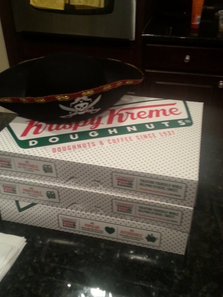 m9rfzzytwitch's tweet photo. Who else dressed up today for free krispe kreme doughnuts? #TLAPD2016 #krispykreme https://t.co/RYyZuZLF8N