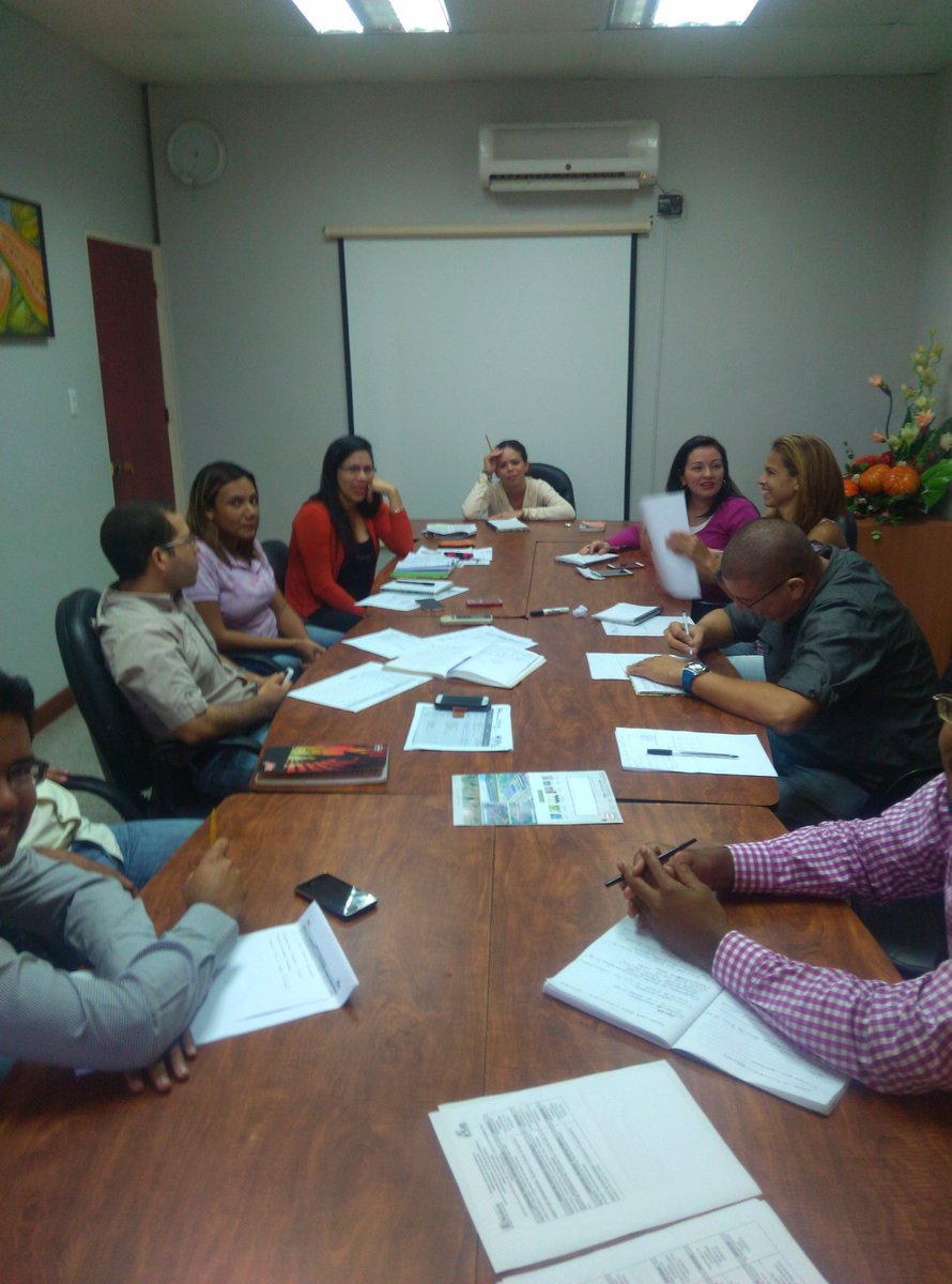 irtab_bolivar's tweet photo. Equipo del Irtab trabajando en la aceleración de los proyectos agroproductivos que fortalecerá el sector agrícola. https://t.co/1DltGCbNRj